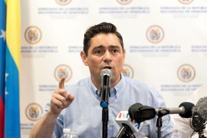 Embajador Vecchio alerta que dictadura de Maduro busca encarcelar a Guaidó y lideres democráticos