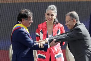 El izquierdista Gustavo Petro jura como presidente de Colombia