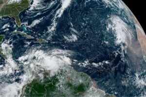 La potencial tormenta tropical Trece avanza cada vez más organizada en el Caribe