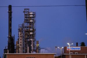 EE.UU. autoriza a Chevron a reanudar sus operaciones de extracción en Venezuela